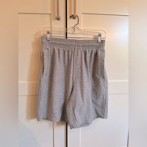 Beyond Yoga free fit easy shorts in gray size large Athleisure yoga Pilates